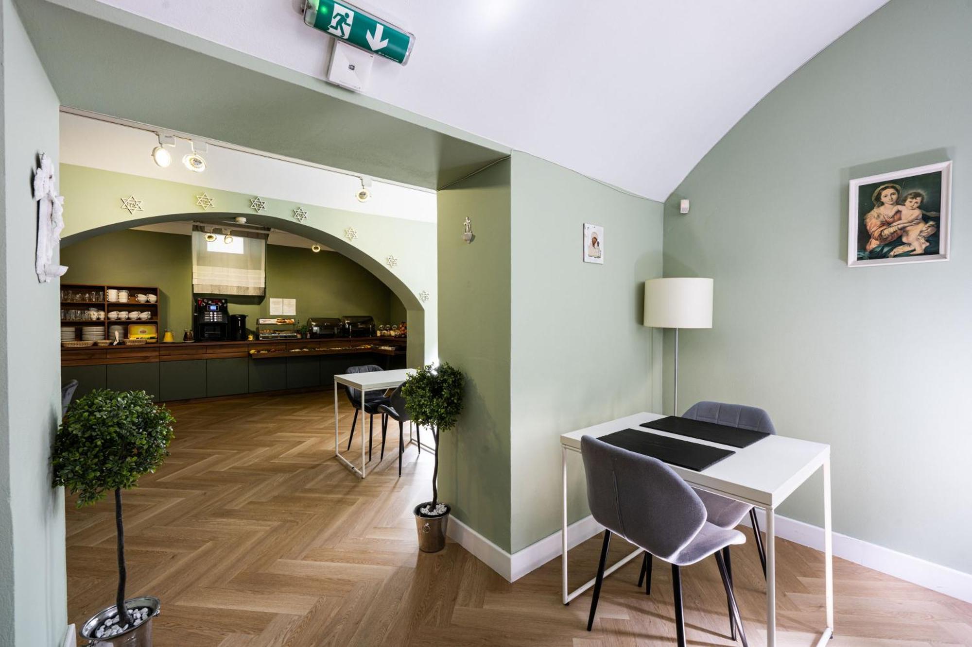 Home Aparthotel 4*